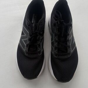 New Balance Men's Black and Gray Athletic Shoes